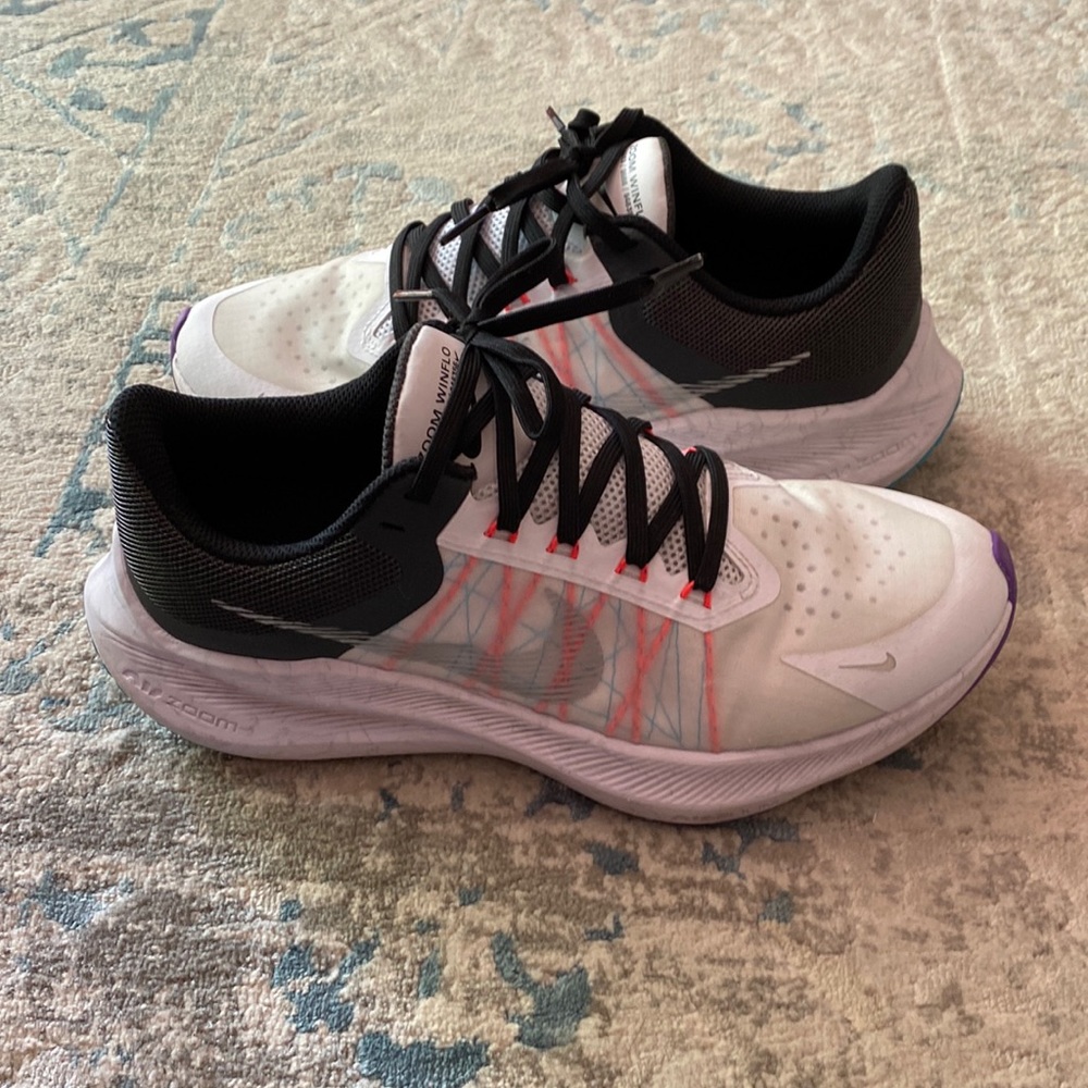 Nike Women Zoom Winflo size 8